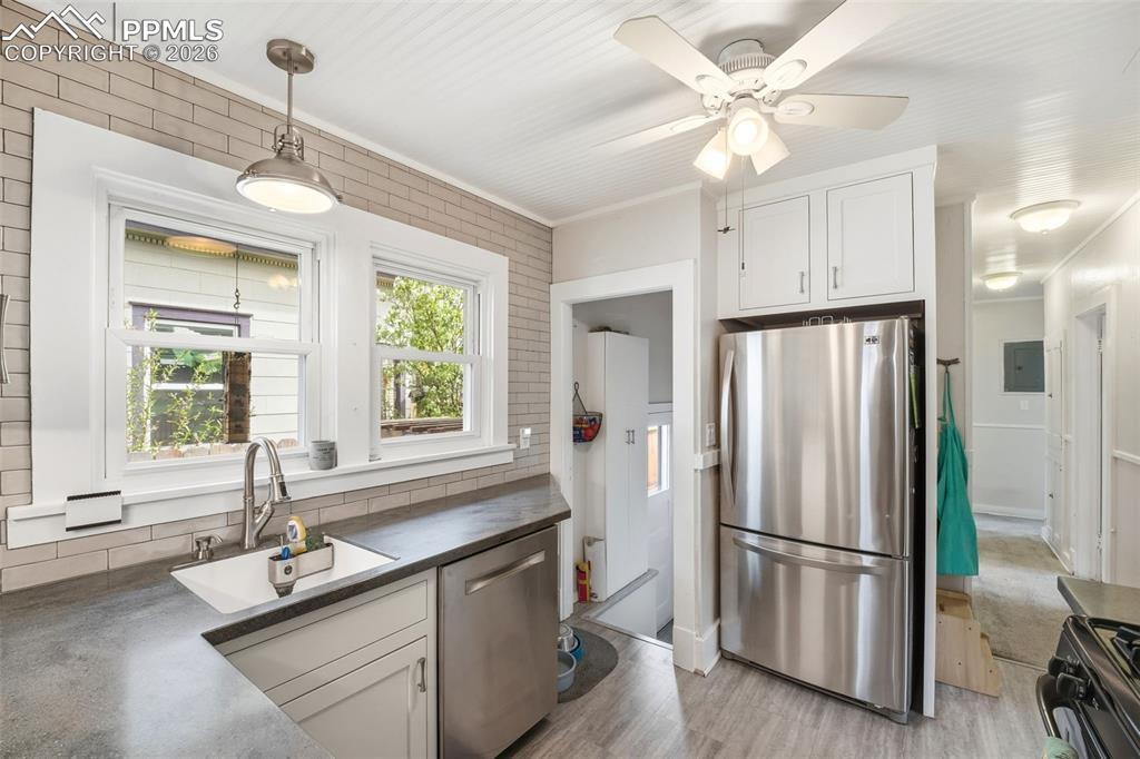 Image 3 of 44: Kitchen