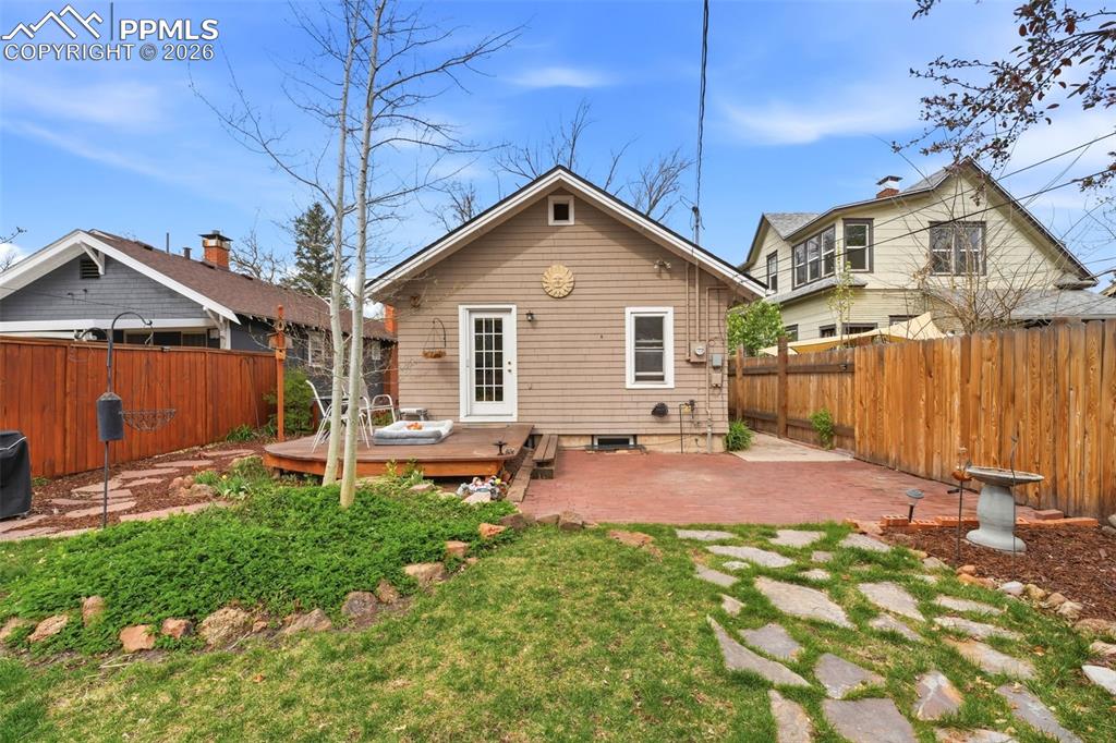 Image 31 of 44: Back of Structure