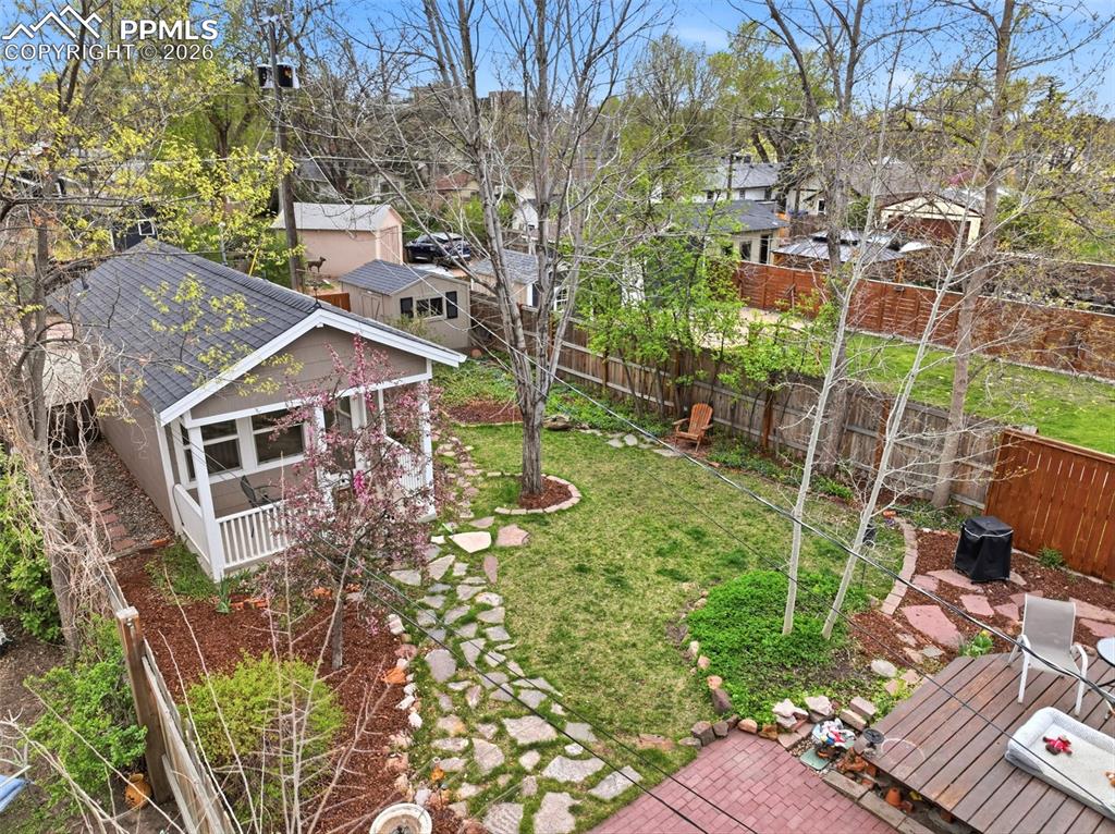 Image 38 of 44: Yard