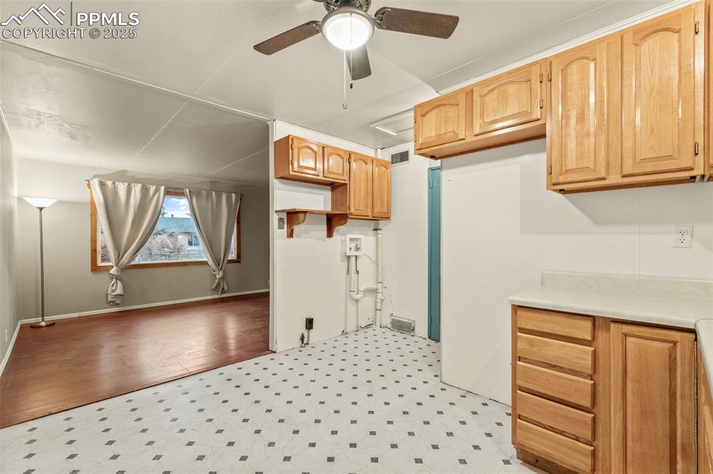 Image 18 of 41: Kitchen