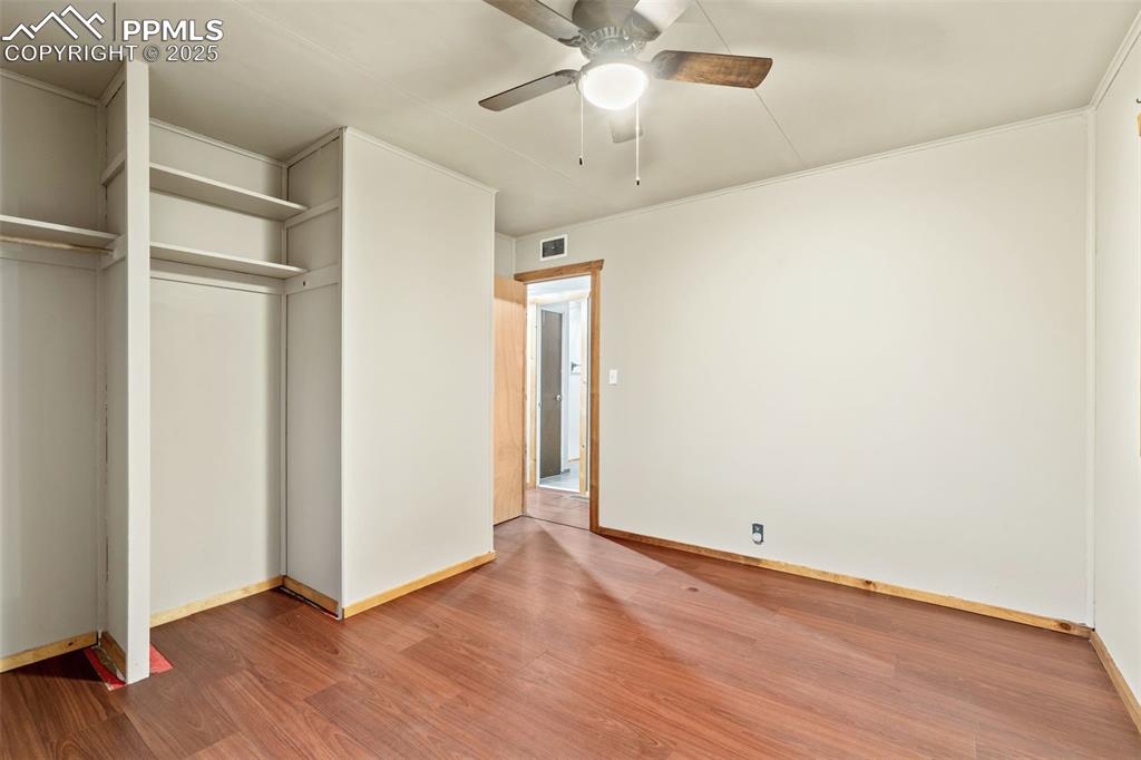 Image 27 of 41: Bedroom