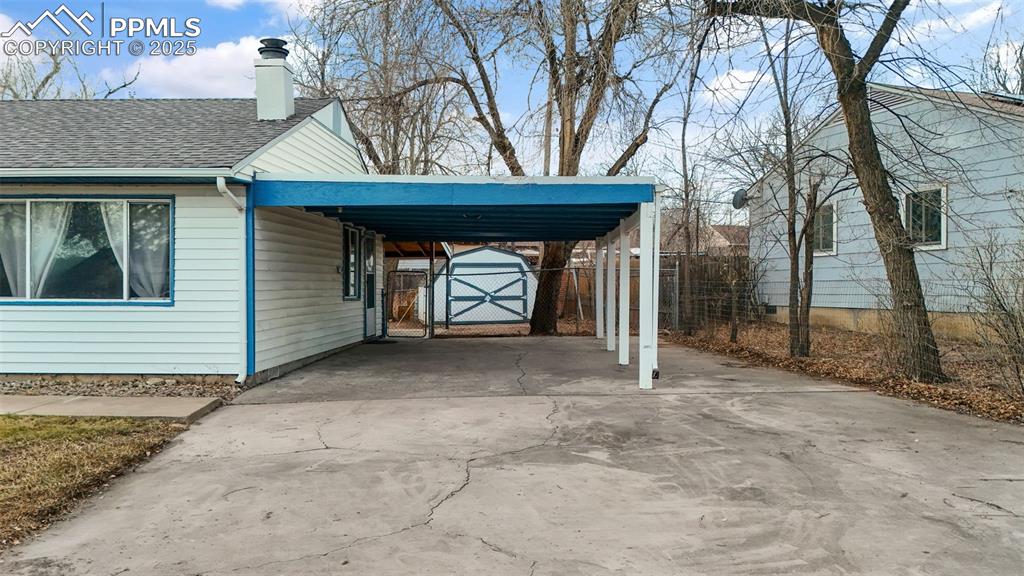 Image 7 of 41: Parking