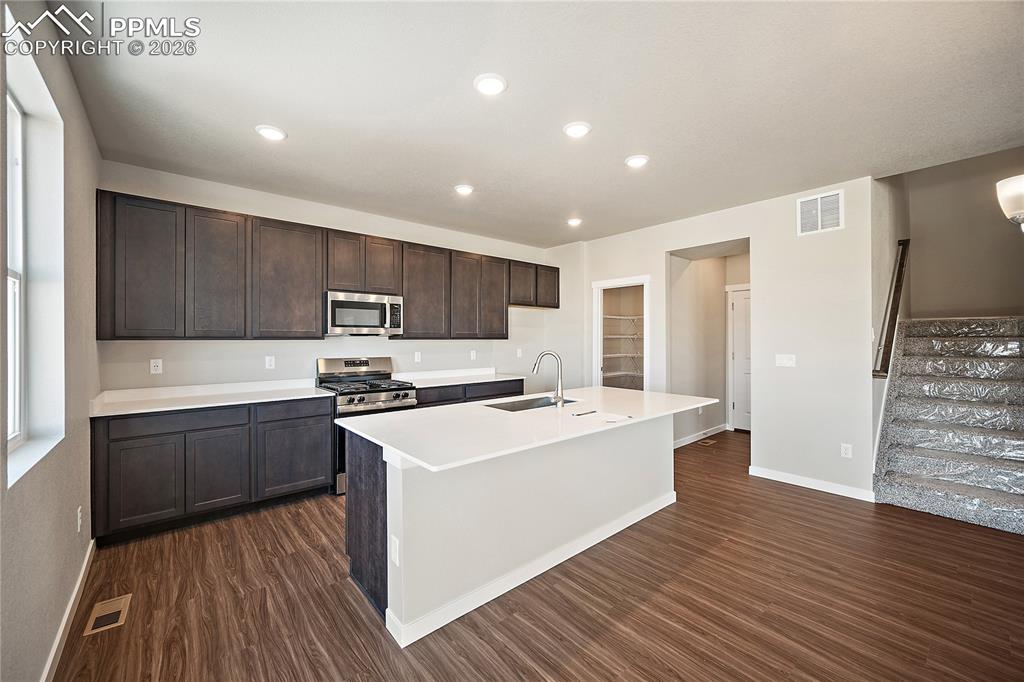 Image 15 of 39: Kitchen