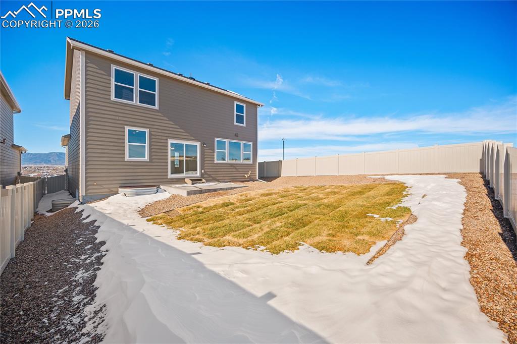 Image 21 of 39: Back of Structure