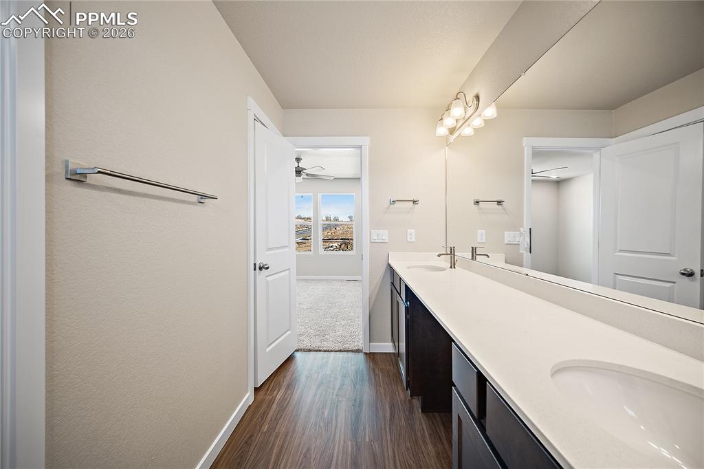 Image 32 of 39: Bathroom