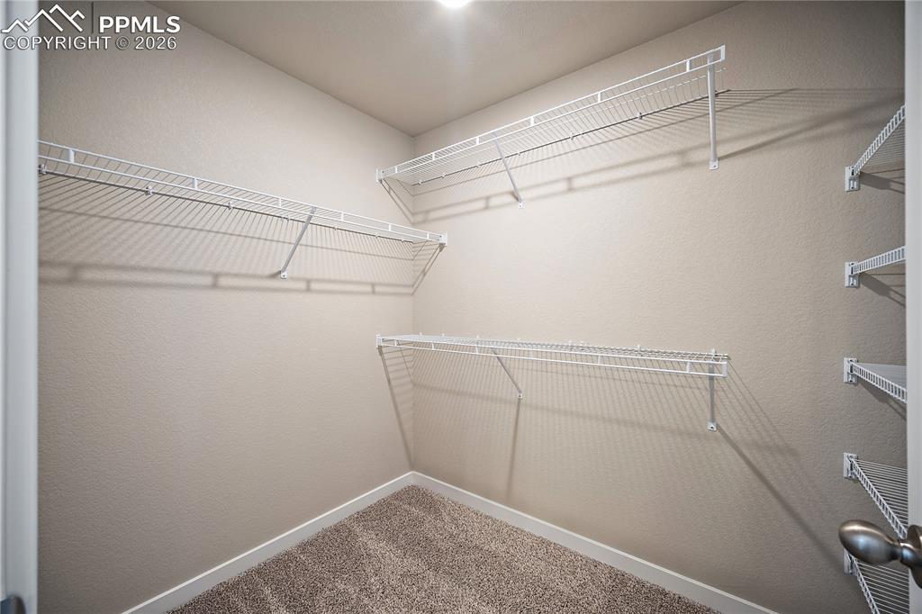 Image 33 of 39: Closet