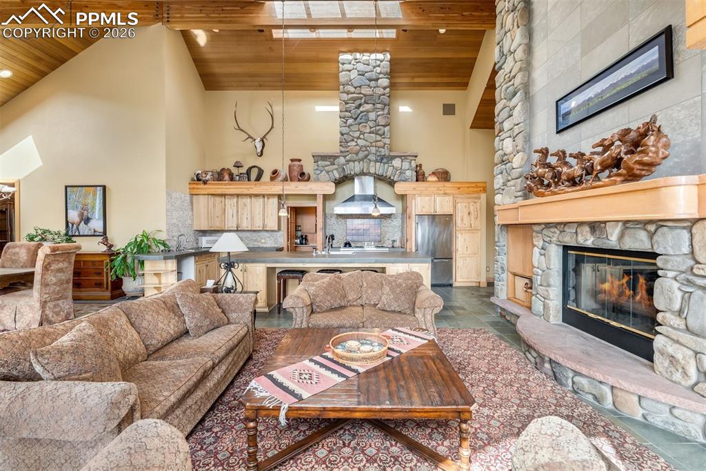 Image 10 of 50: Living Room