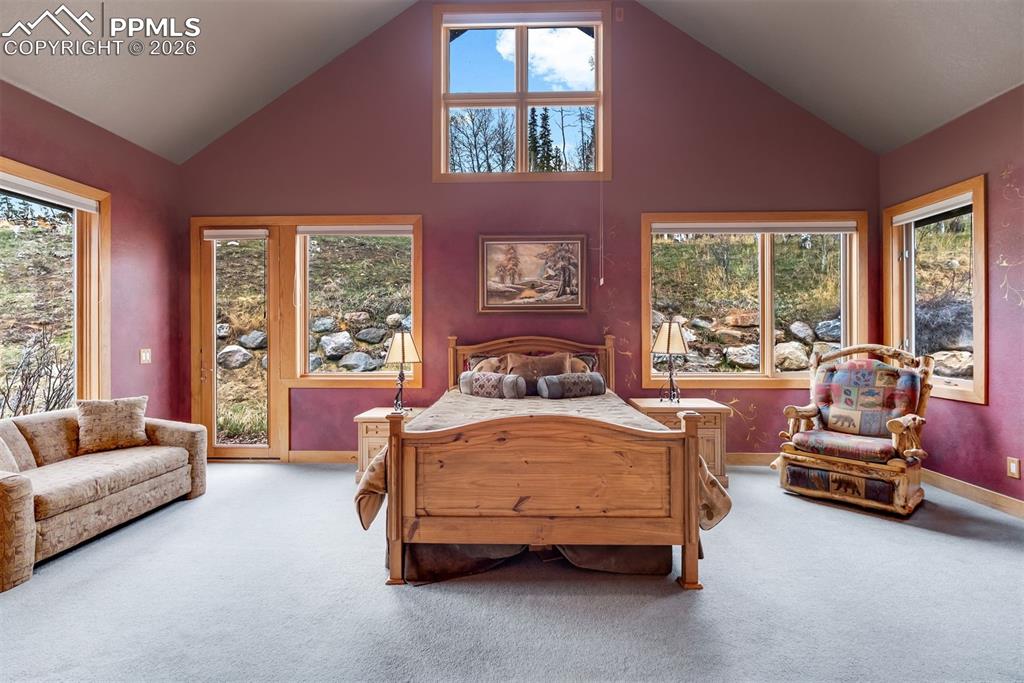 Image 19 of 50: Bedroom