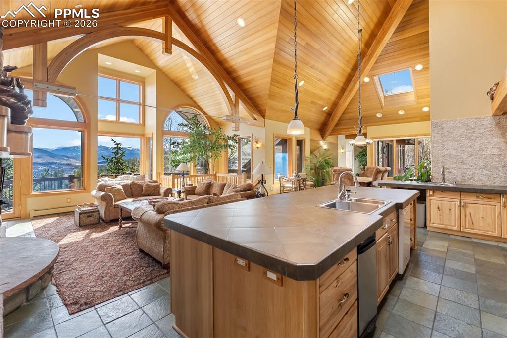 Image 2 of 50: Kitchen