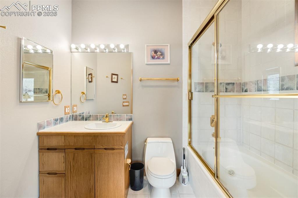 Image 20 of 50: Bathroom