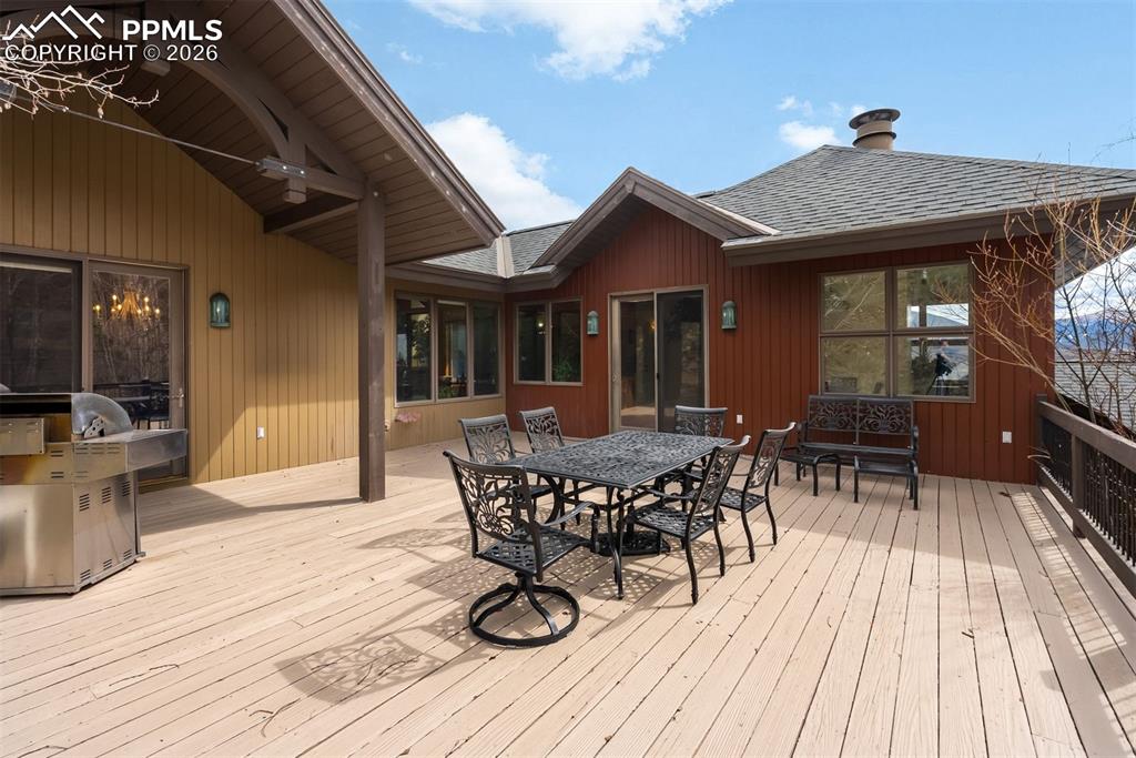 Image 22 of 50: Deck