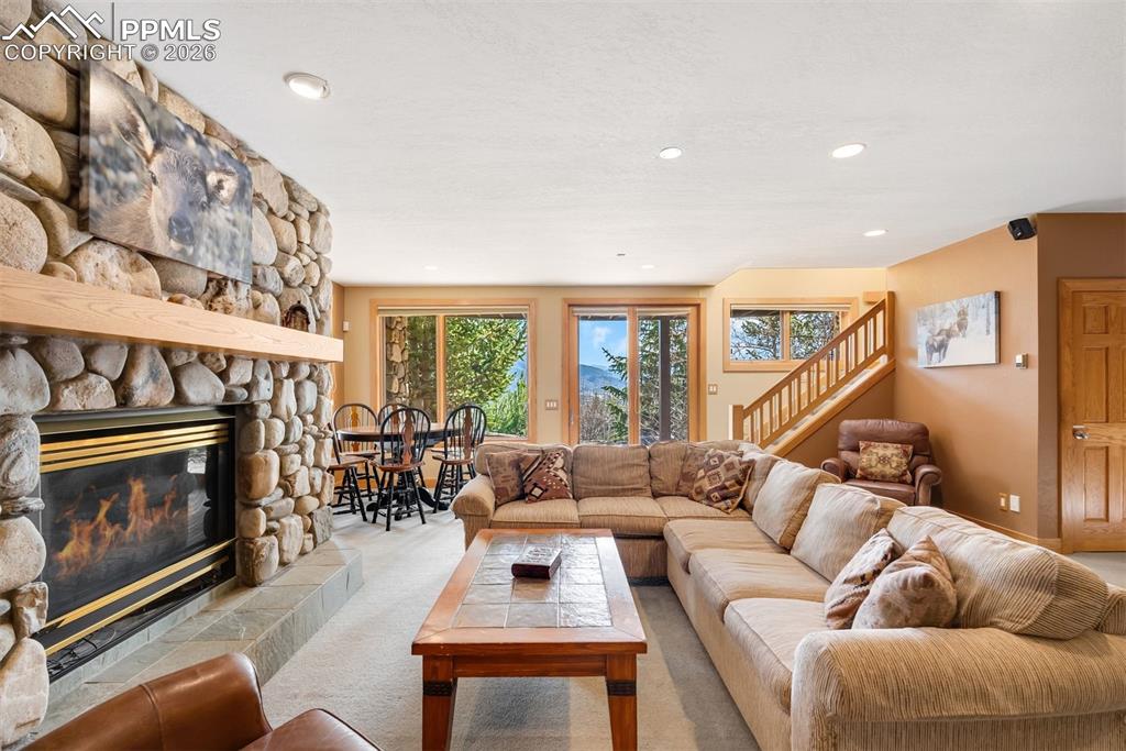 Image 24 of 50: Living Room