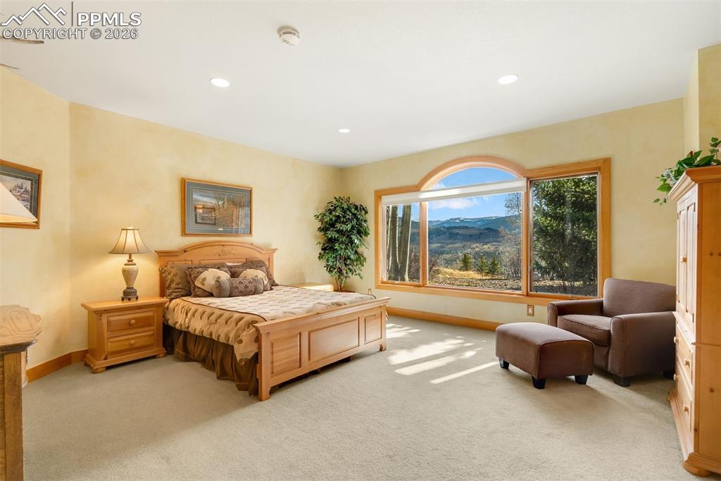 Image 28 of 50: Bedroom