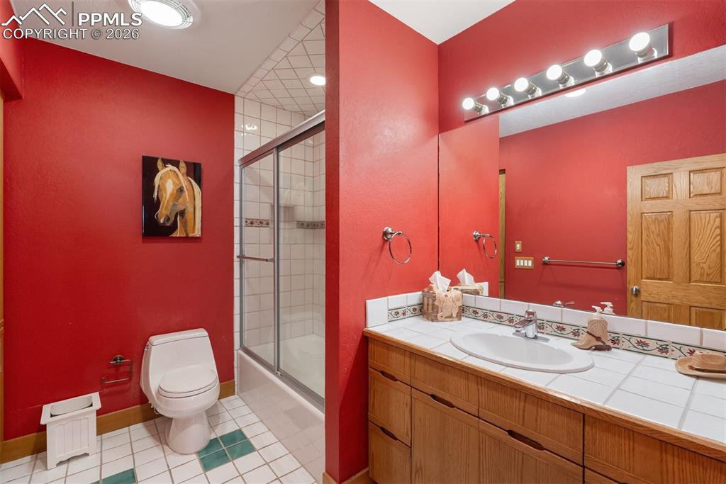 Image 31 of 50: Bathroom