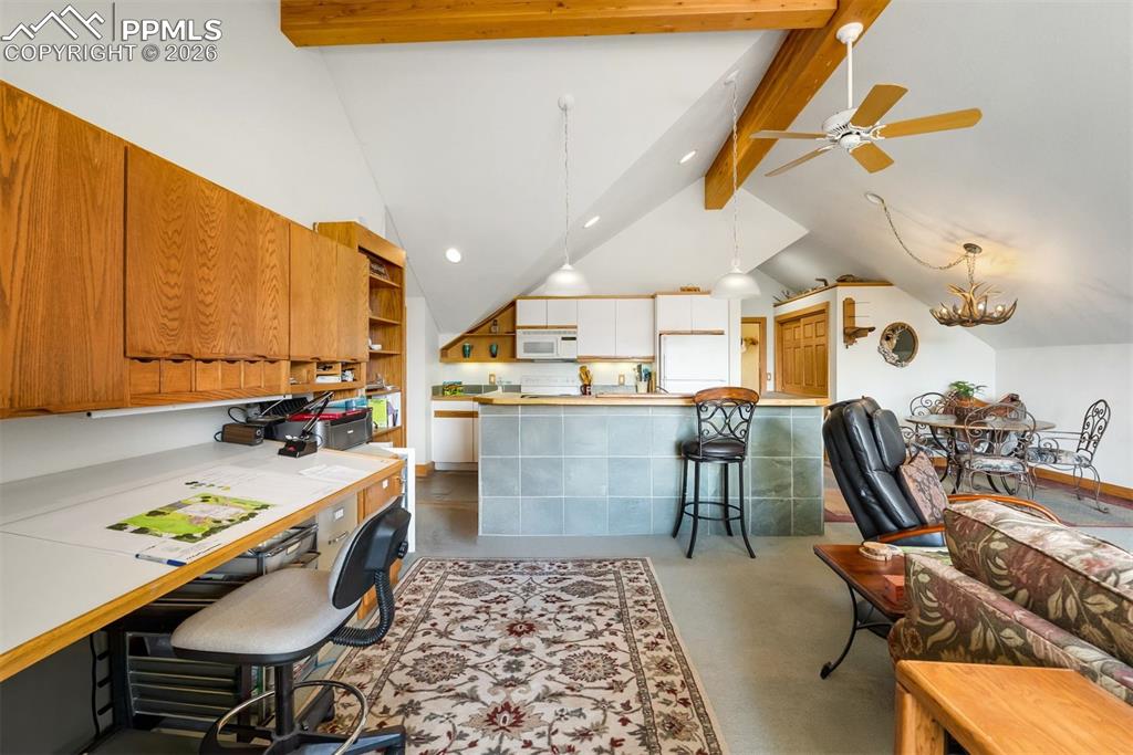 Image 36 of 50: Office