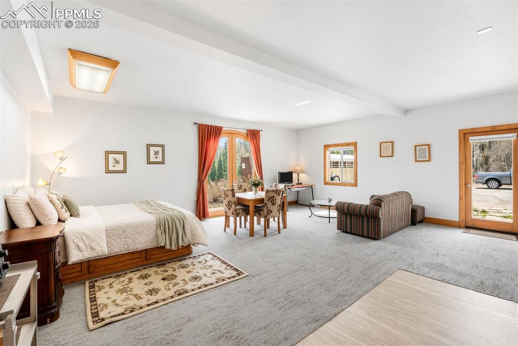 Image 39 of 50: Bedroom