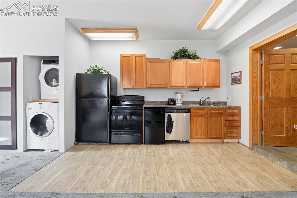 Image 41 of 50: Kitchen