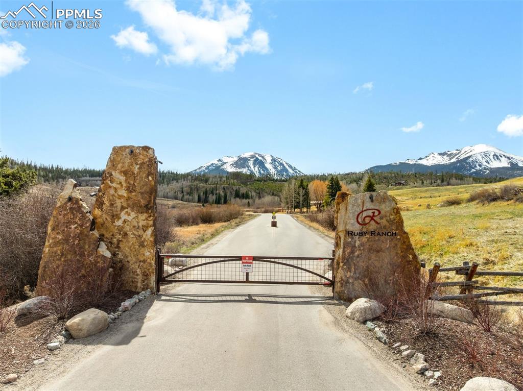 Image 5 of 50: Fence