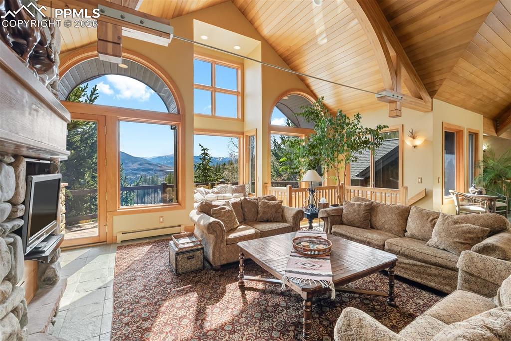 Image 6 of 50: Living Room