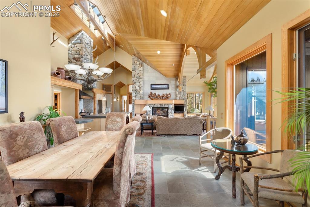 Image 9 of 50: Dining Area