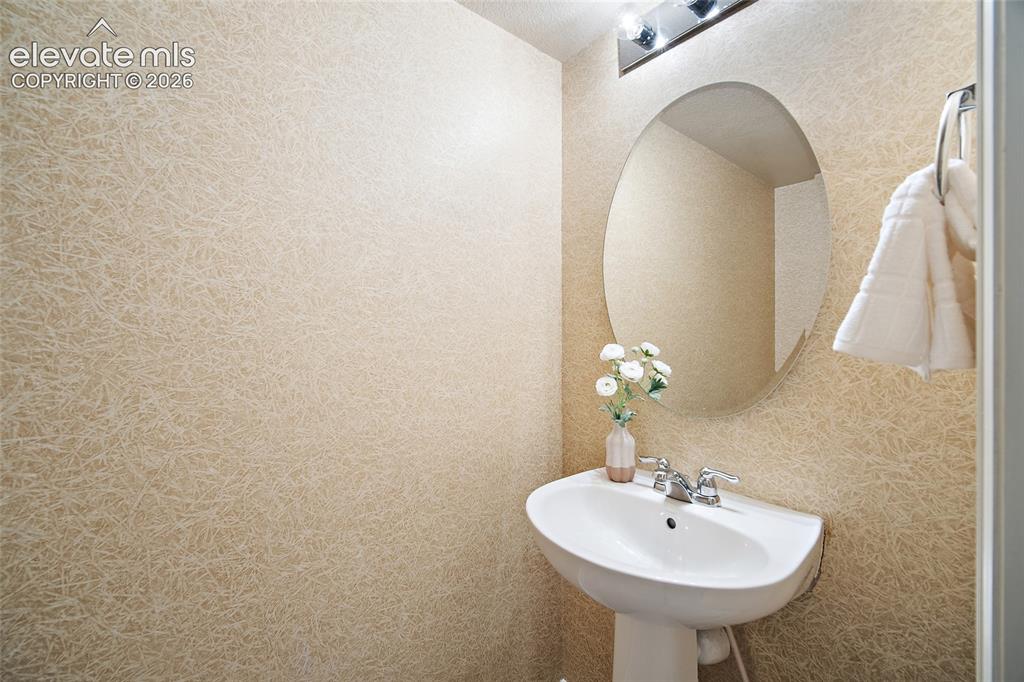 Image 23 of 24: Bathroom