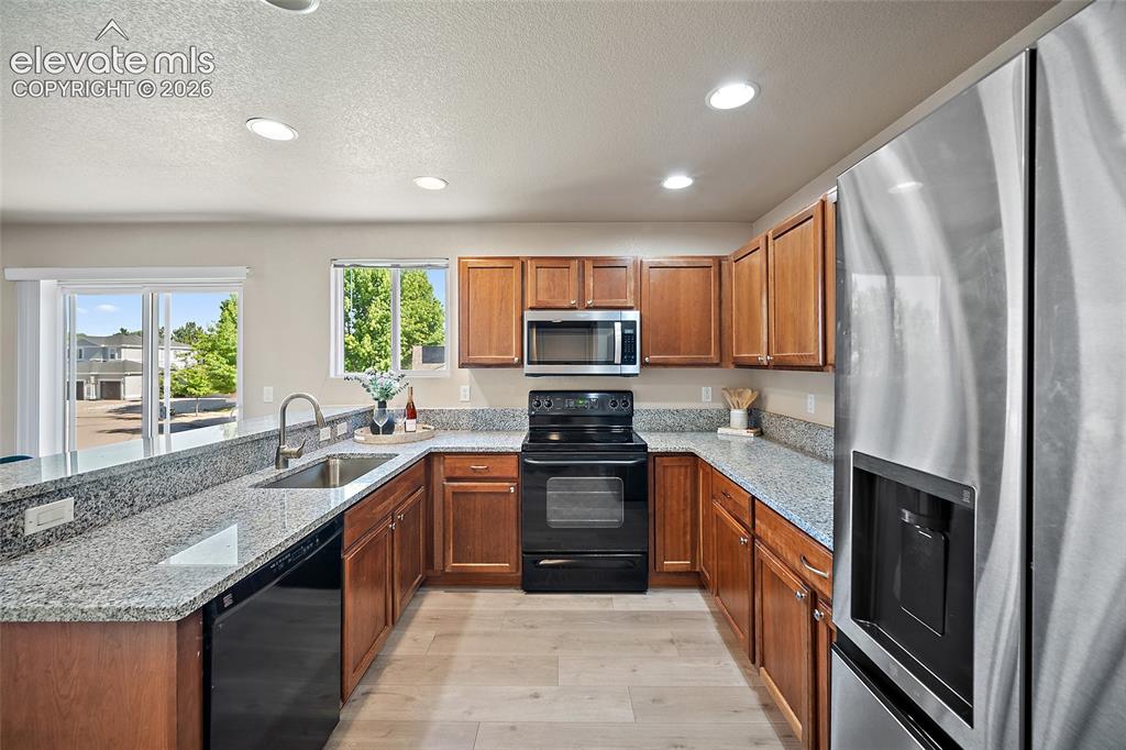 Image 5 of 24: Kitchen