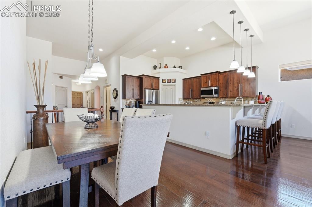 Image 13 of 50: Dining Area