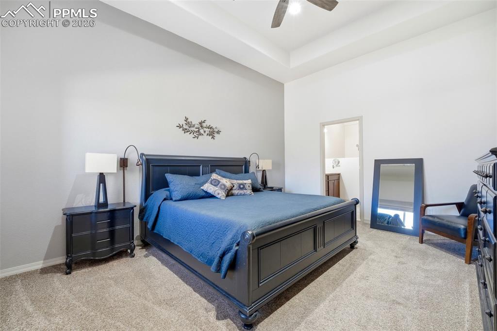 Image 19 of 50: Bedroom