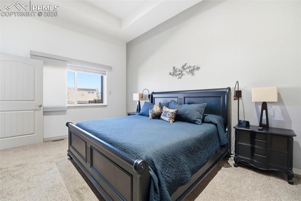 Image 21 of 50: Bedroom