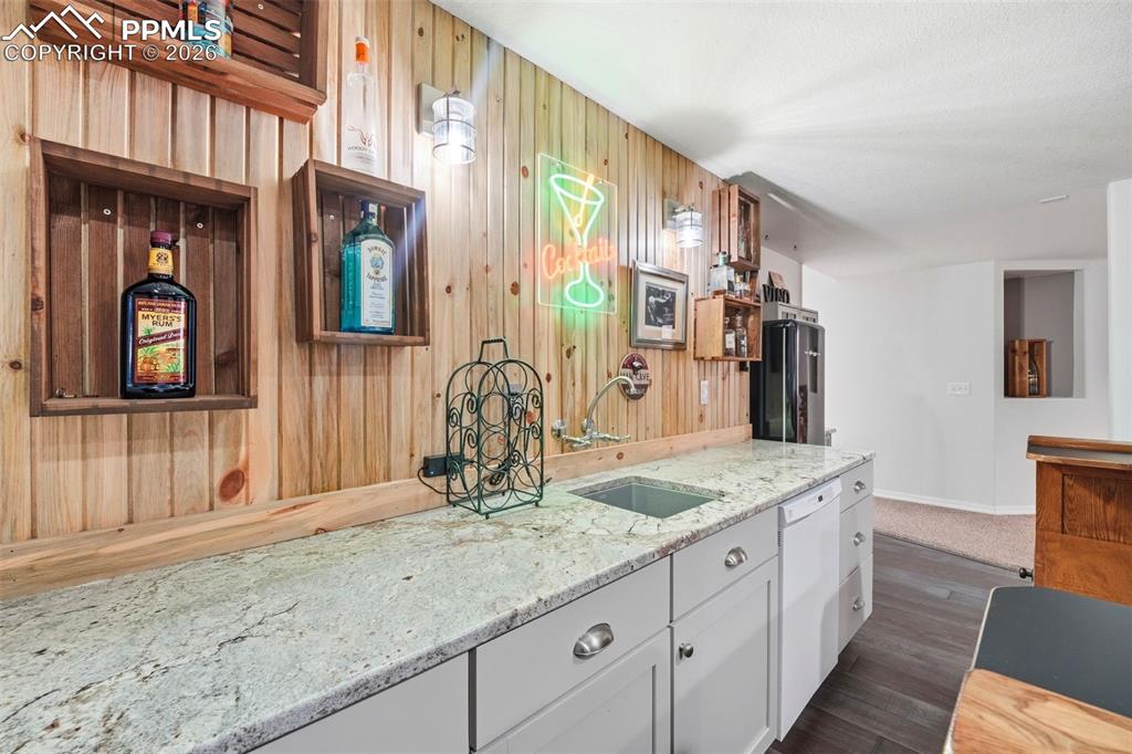 Image 32 of 50: Kitchen