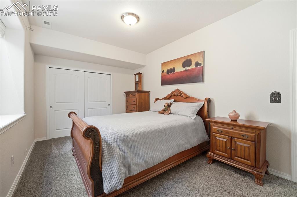 Image 38 of 50: Bedroom