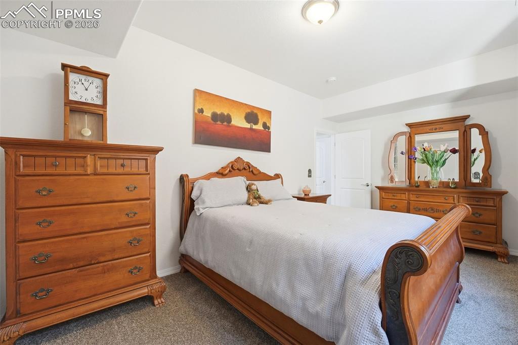 Image 39 of 50: Bedroom