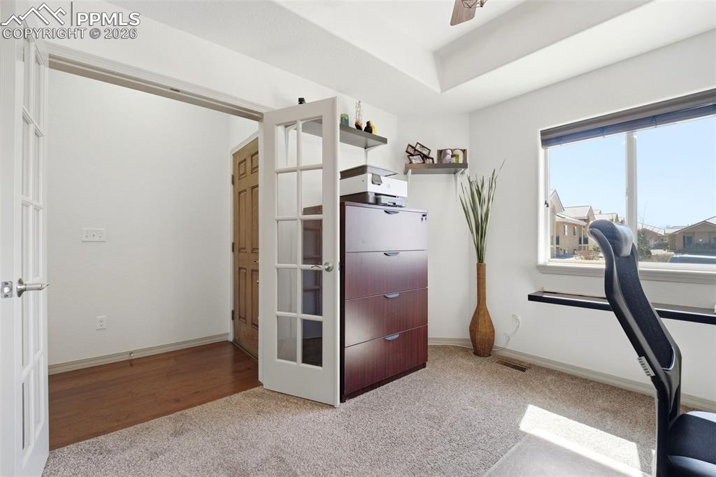 Image 5 of 50: Office