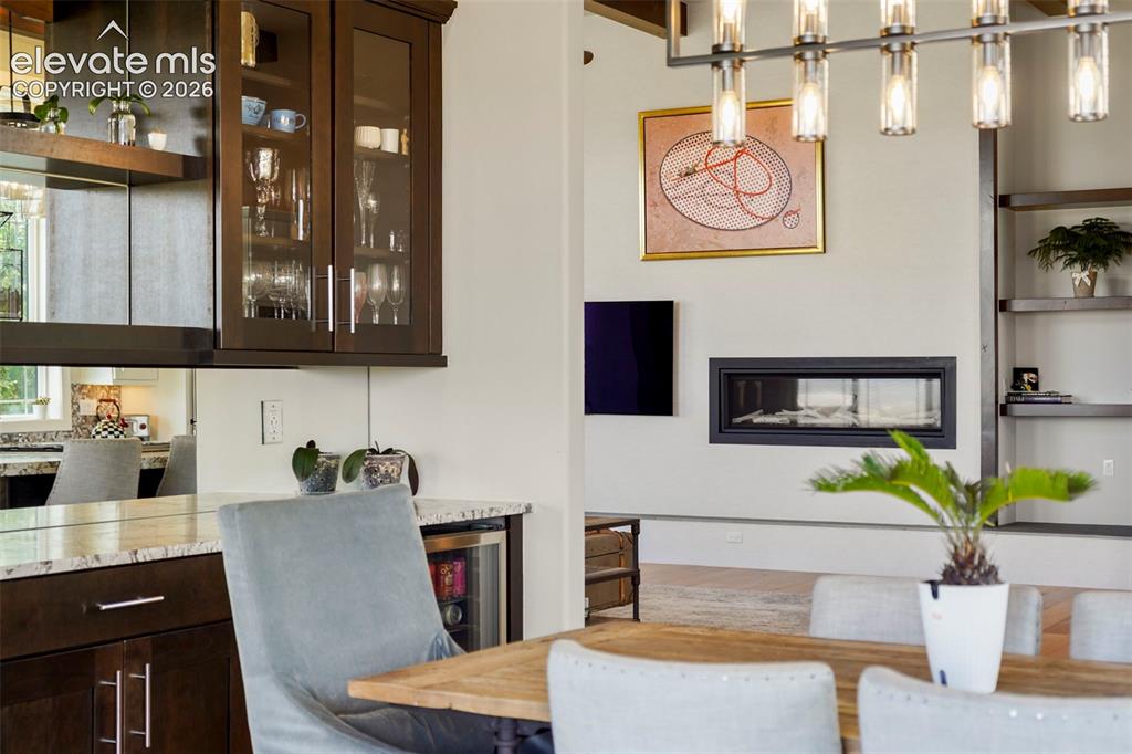 Image 18 of 43: Dining Area