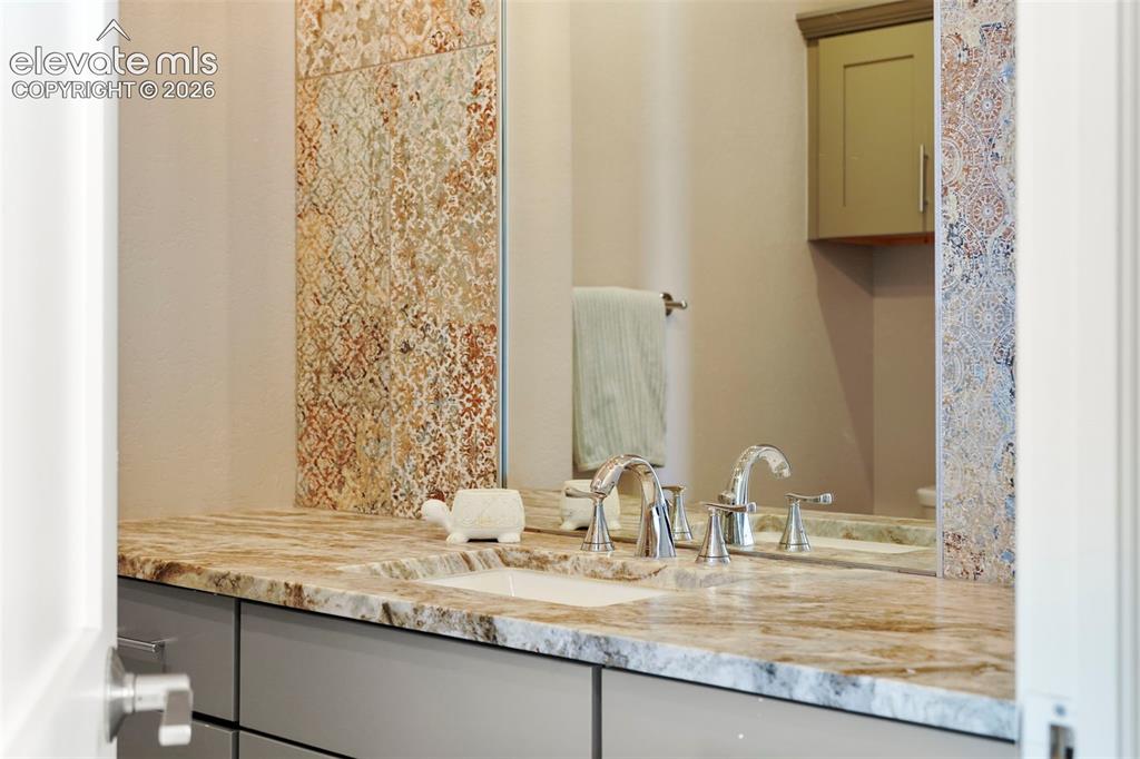 Image 19 of 43: Bathroom