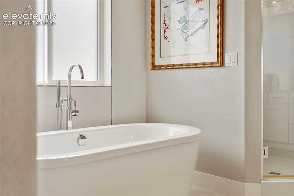 Image 26 of 43: Bathroom