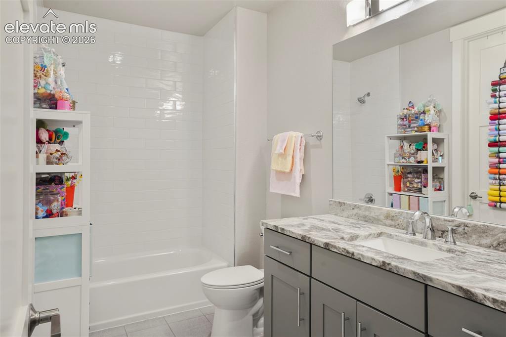Image 38 of 43: Bathroom