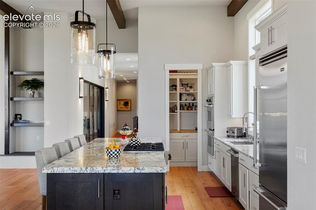 Image 8 of 43: Kitchen