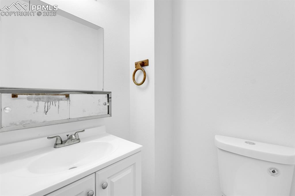 Image 10 of 15: Half Bath on Main Level