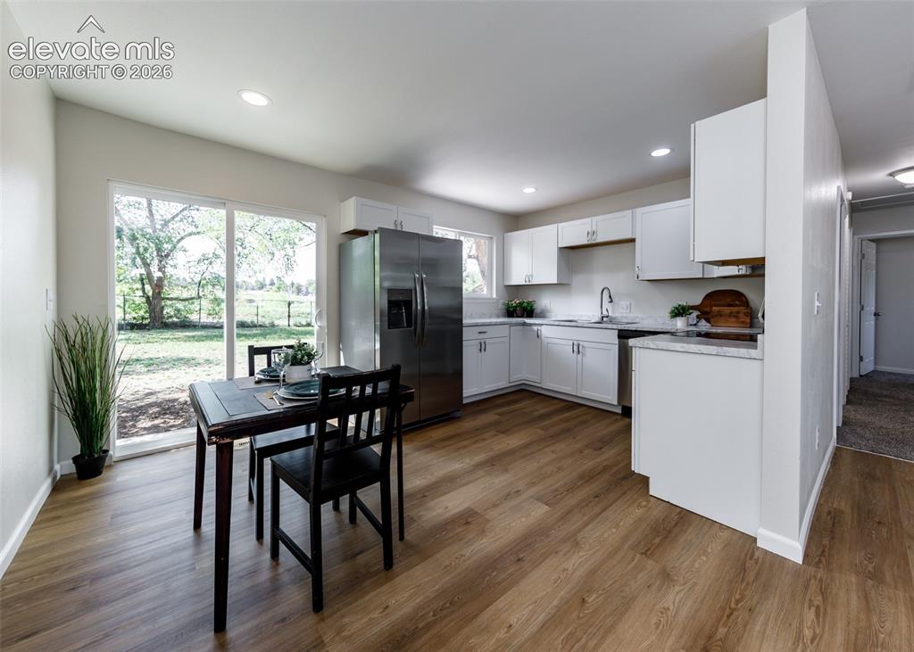 Image 15 of 49: Kitchen
