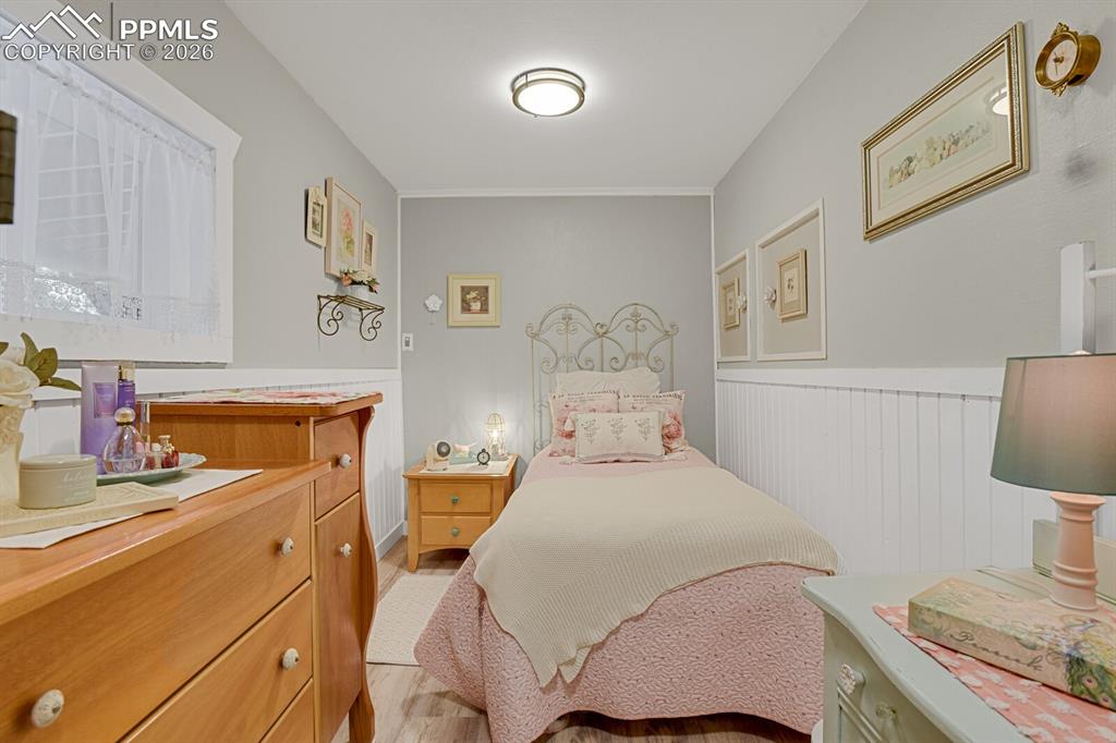 Image 24 of 50: Cozy