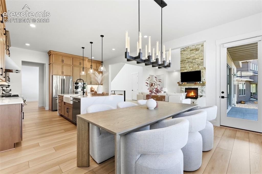 Image 12 of 50: Dining Area