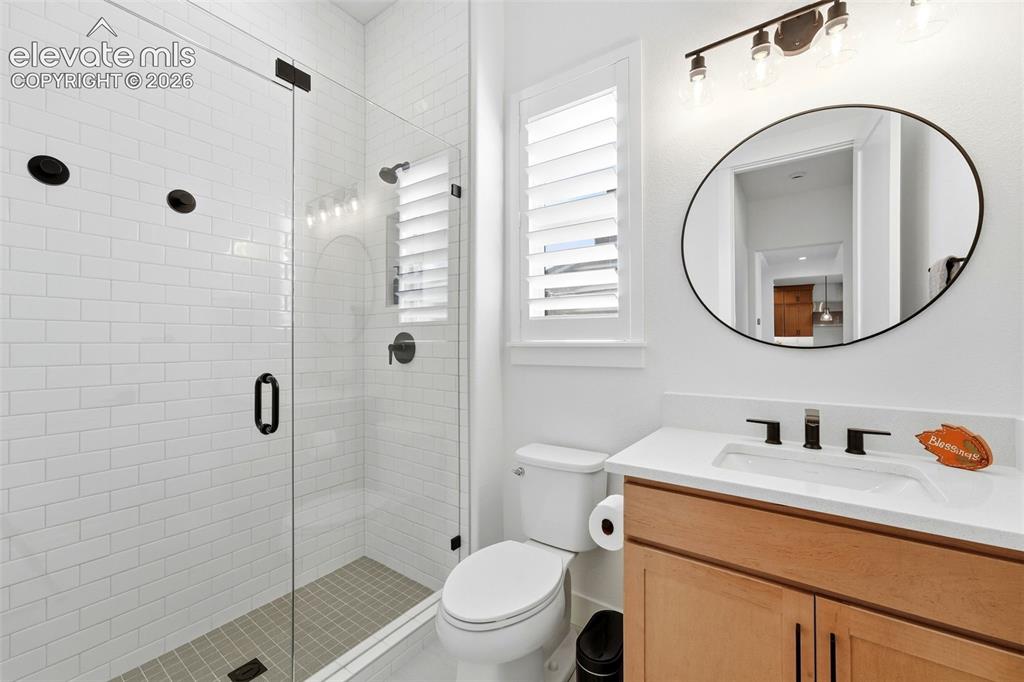 Image 15 of 50: Bathroom