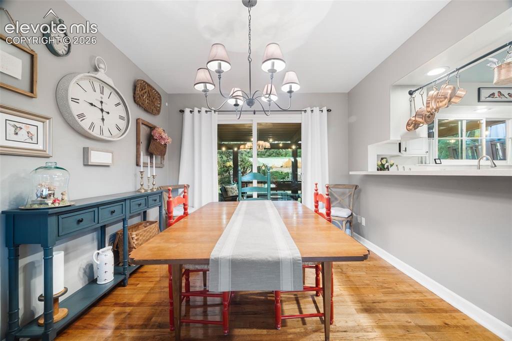 Image 14 of 46: Dining Area