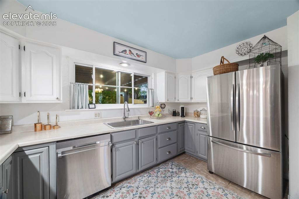 Image 20 of 46: Kitchen
