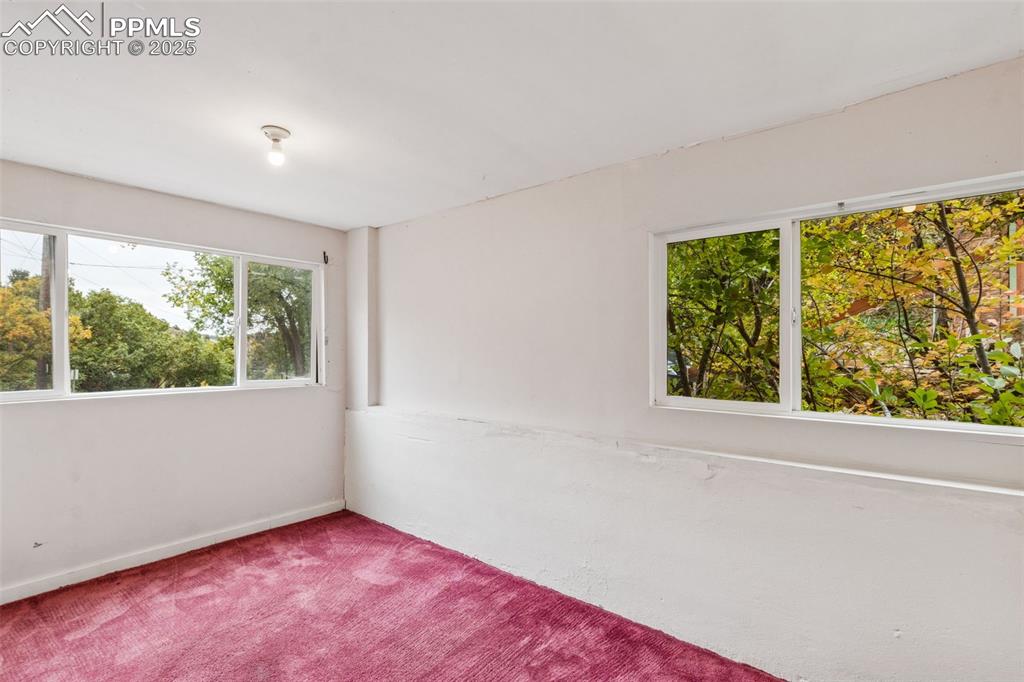 Image 19 of 29: Family Room