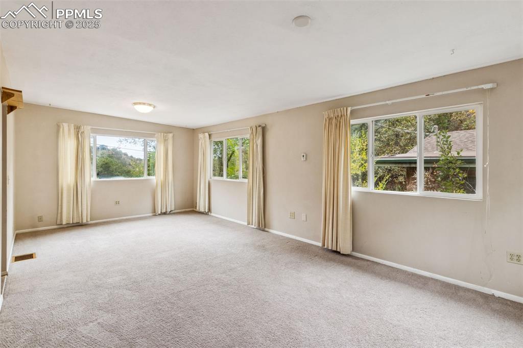 Image 3 of 29: Living Room