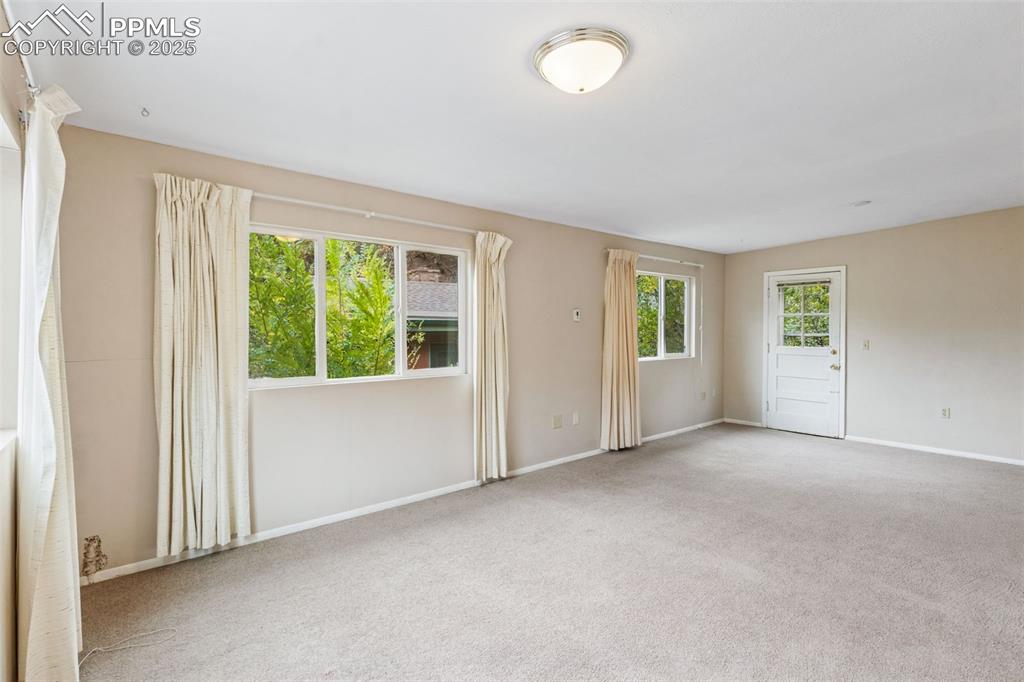 Image 5 of 29: Living Room