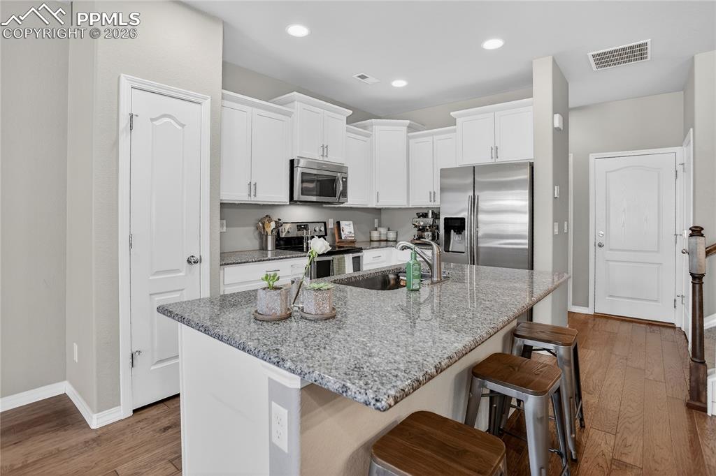 Image 11 of 25: Kitchen