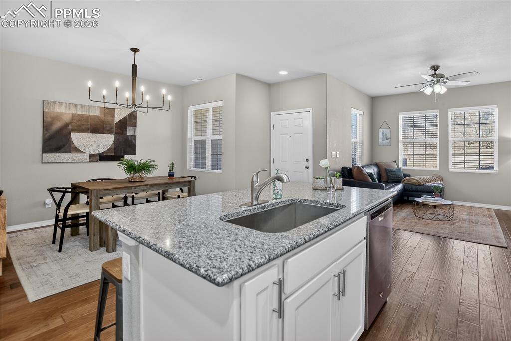 Image 12 of 25: Kitchen